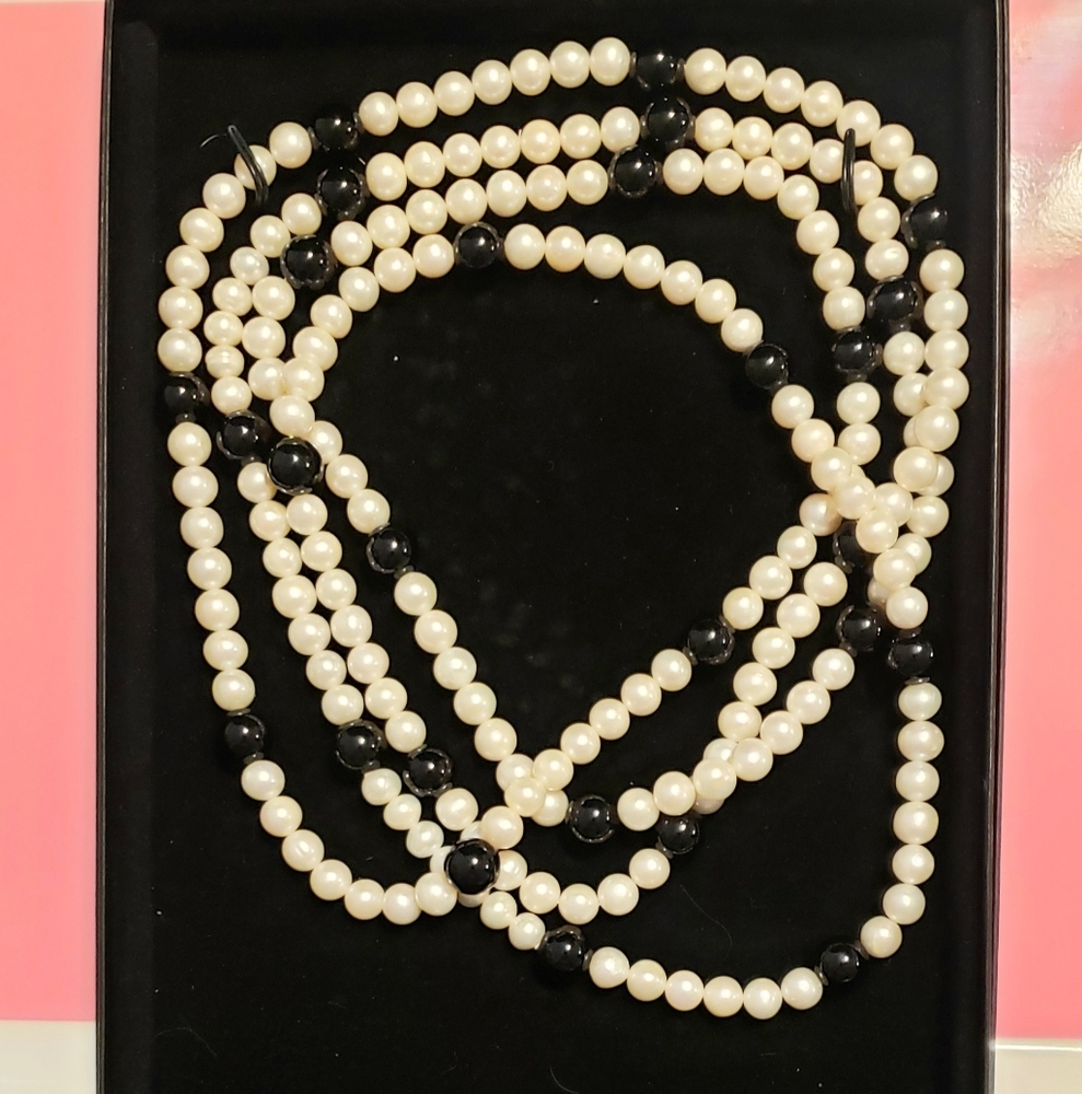 NWOT Cultured Baroque Black and White Tahitian Pearl Necklace 64" - Picture 2 of 2